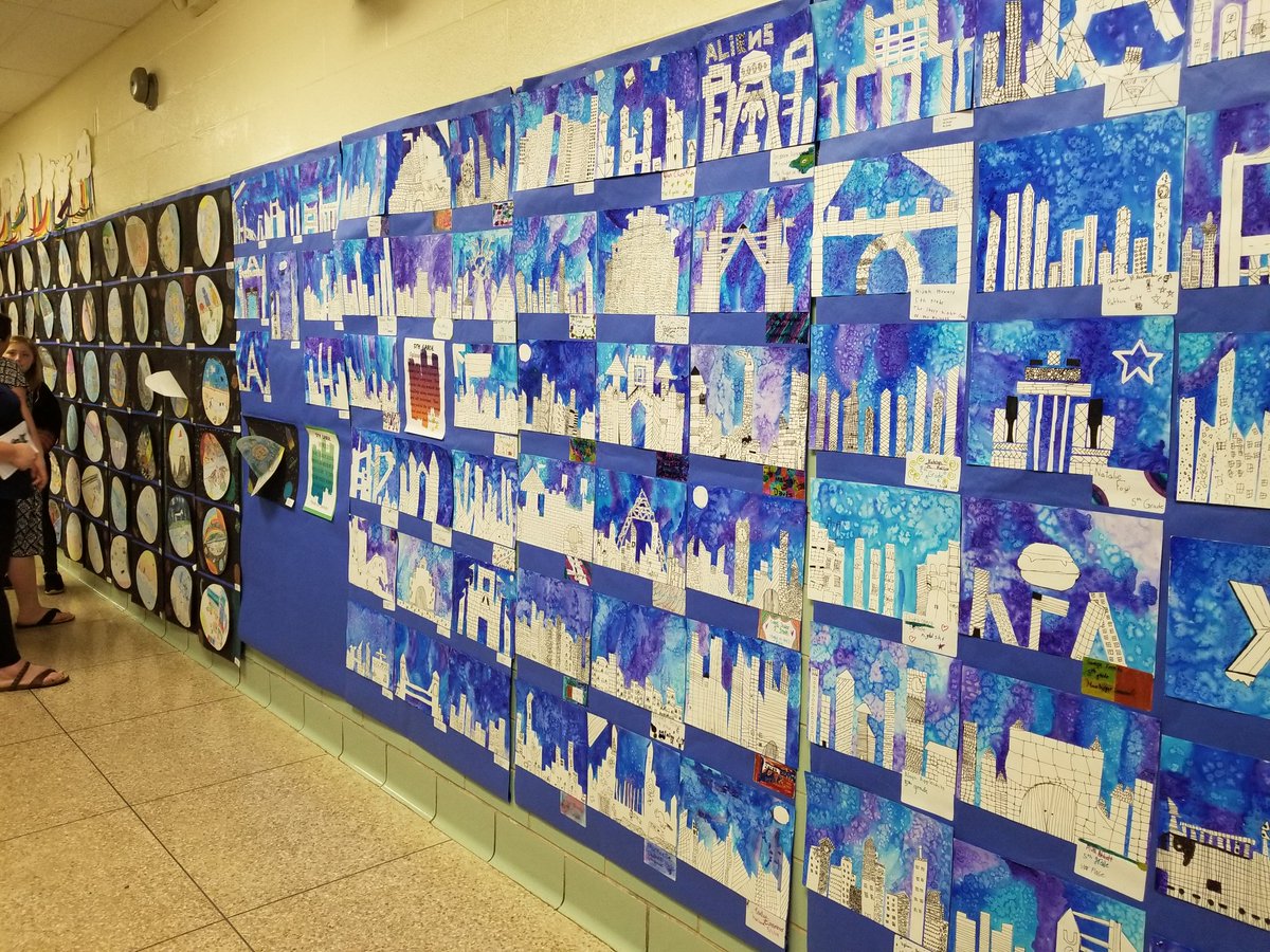 SenecaElemArt's tweet photo. Keep 'em coming! #SenecaArtsNight https://t.co/r7OMwVGS7b