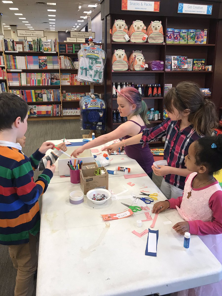 Thank you to our friends at Chapters for planning a special craft for us too! We loved the cat bookmarks! <a href="/standrewselem/">St. Andrews School</a> <a href="/Jessica_W_NLESD/">Ms. J. Williams</a> @kinderkuzins