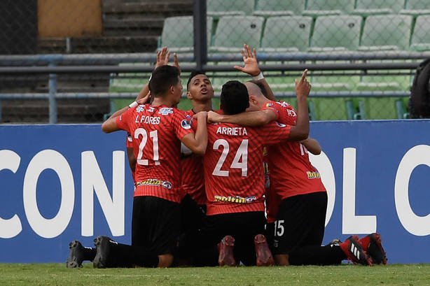 chris_cellilli's tweet photo. #Sudamericana #SegundaFase #Vuelta De local, @Caracas_FC 🇻🇪 venció 2x0 a @LiverpoolFC1915 🇺🇾 y avanzó a #Octavos (vs #IndependientedelValle 🇪🇨 o #UCatolica 🇨🇱) gracias al Global 2-1. Los goles del #CaracasFC fueron de Jesus #Arrieta 64' y Ricardo #Andreutti 81'.
@chris_cellilli https://t.co/EWN8vB96lb