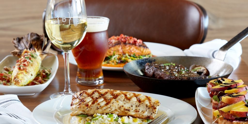 DTSuitesBoston's tweet photo. Indulge your senses with a free appetizer at #BurtonsGrillandBar & save up to 50% off Sunday night stays when you book #WeekendLikeaLocal! https://t.co/xhje5a27Gp #Boston https://t.co/ZOdZxG6cfn