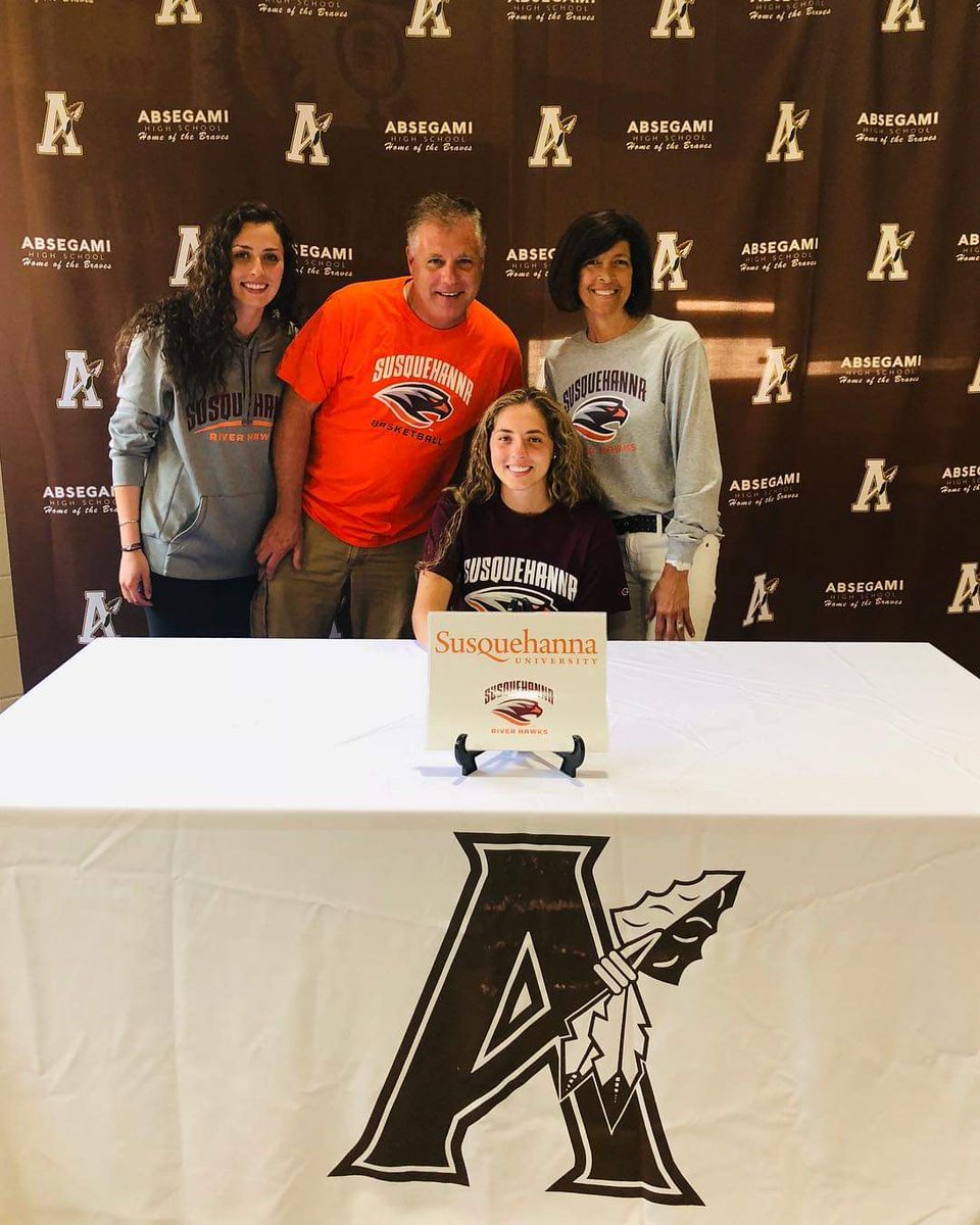 LaskoBob's tweet photo. Congratulations Victoria Clarke! We are all proud of you! Susquehanna University!!!! https://t.co/p0jN7XjUZ9