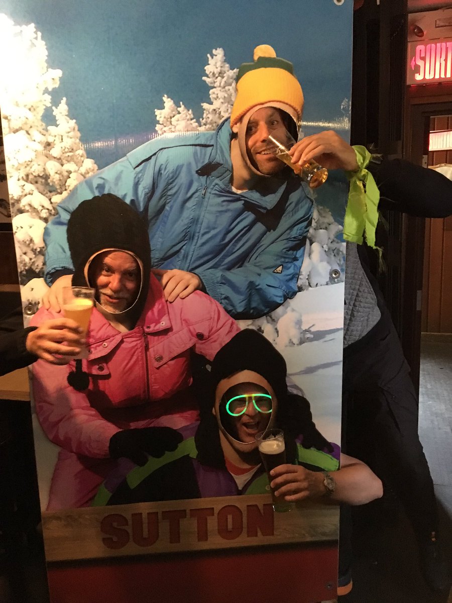 cyberjuno's tweet photo. Une soirée vintage mémorable @montsutton @assq_maneige @cantonsdelest pour le #congresassq. Bonne bouffe, excellente compagnie et 525 balles de beige pour agrémenter la soirée #momentmagique #maneige #passion #purementsutton. Merci team @JeanMichelRyan https://t.co/KzcCM4Oiuw