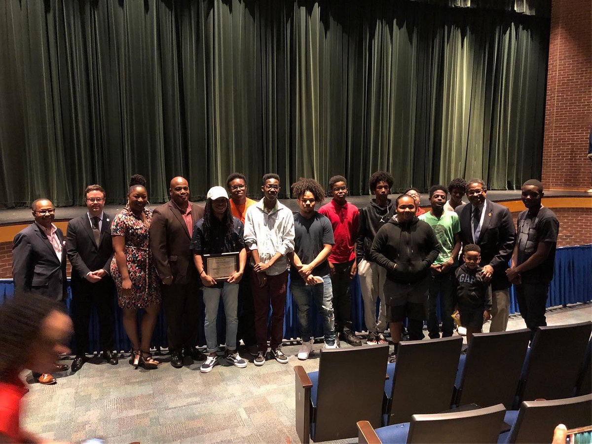 mfberlucchi's tweet photo. I enjoyed the opportunity to speak with students and families from Green Run High School’s G.M.A.C and the Golden Fold on the topic of “A Stronger Village: What can be done to improve our community.” Thank you for including me. #virginiabeach #greenrunhs #citycouncil #mb4vb https://t.co/fBn2zQvpaB