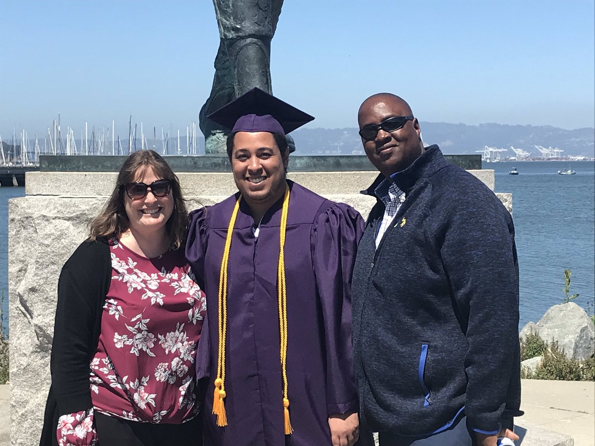 vickiej10's tweet photo. My heart is full. I am so proud of this guy #firstbornson #heamazesme #makeyourdreamscometrue #sfsu2019 https://t.co/bslRgEuyHc