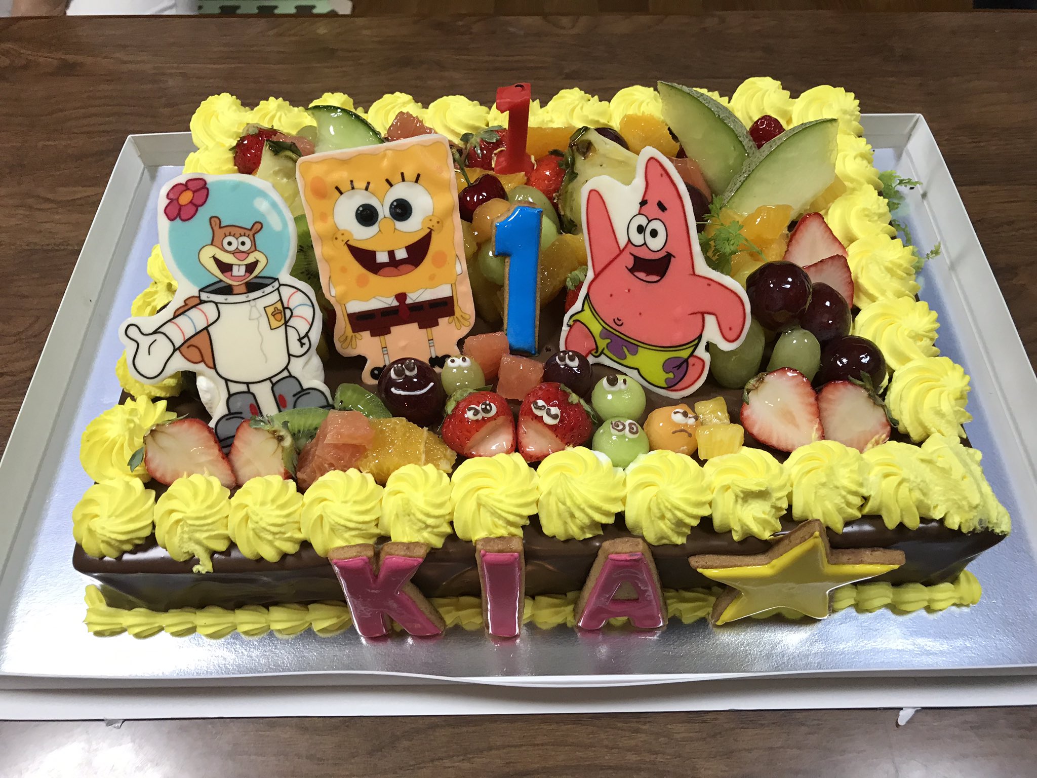 とぐそ まどきち 今回のケーキも ジョーギで頼んでます いつも あーきに Lineで写真つけてとか ケーキ2段にしてとか ケーキ2個並べてとか ワガママして 最終的には飾り付けは あーきのセンスでとか言う ワガママっぷりです ケーキ買う