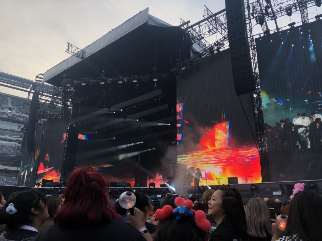 butterflymel_'s tweet photo. @BTSatMetlife Being really close to the stadium when before I use to be very far. https://t.co/S8ONf4Zvu8