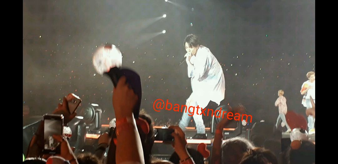 bangtxndream's tweet photo. Todavía no sé cómo sigo viva después de haberlos tenido así de cerca 
#BTSatAllianzParque
@BTS_twt https://t.co/F9ZPS2fuY2