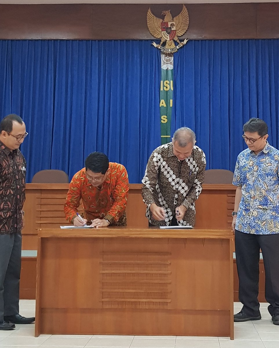 WWFID_CEO's tweet photo. Para pihak sepakat menandatangani Nota Kesepahaman Bersama ttg Pendidikan, Penelitian, dan Pengabdian kpd Masyarakat di Bidang Lingkungan Hidup. Naskah MOU diteken oleh Direktur Konservasi @WWF_ID Lukas Adhyakso dan Dekan @BioUGM Prof Dr Budi Setiadi Daryono. #MOU #Connect2Earth https://t.co/UFbXJ4En0z