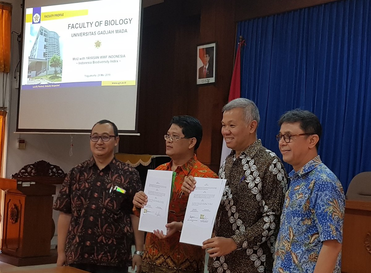 WWFID_CEO's tweet photo. Nota Kesepahaman ini bertujuan untuk meningkatkan hubungan kelembagaan @WWF_ID dan @BioUGM dalam Pendidikan, Penelitian, dan Pengabdian Masyarakat di Bidang Lingkungan Hidup dengan memanfaatkan sumber daya dan fasilitas yang ada di para pihak. https://t.co/K0gJqDdXxv