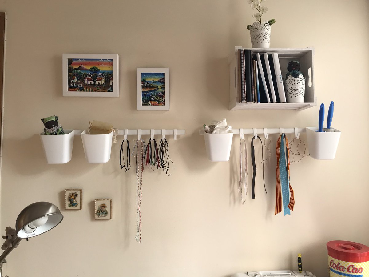 RemaComplements's tweet photo. Si tu día está amargo, sacúdelo un poco. A veces el azúcar está en el fondo!
Cuidar tu lugar de #trabajo, hacer de él un lugar agradable, personalizar cada rincón, dejar que fluya cada #creación, disfrutar del espacio. 
🛠 #Taller
🧵 #Coser
🎏 #Complementos
🎁 #Regalos https://t.co/9wA9y9Ttiv