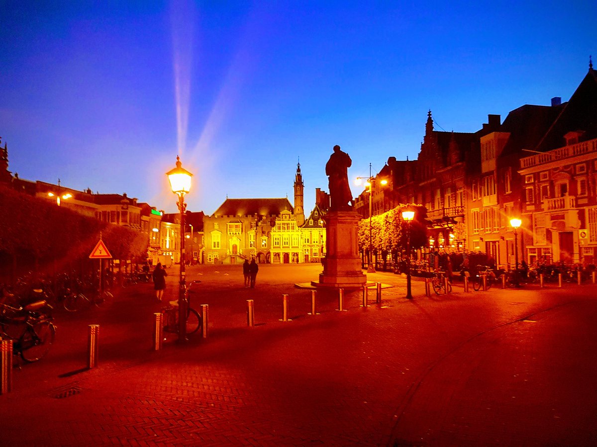 Recent genomen foto van de Grote Markt in #Haarlem met zicht op het Stadhuis van Haarlem 
Een voorrecht om in zo een mooie stad te mogen wonen 👍👍