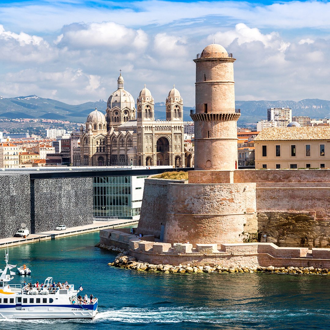 Grit and grandeur coexist seamlessly in #Marseille, an exuberantly multicultural port city with a pedigree stretching back to classical Greece and a fair claim to the mantle of France's second city. 🛳⚓ bit.ly/2vmvGpl #KAYAKSummerTravel