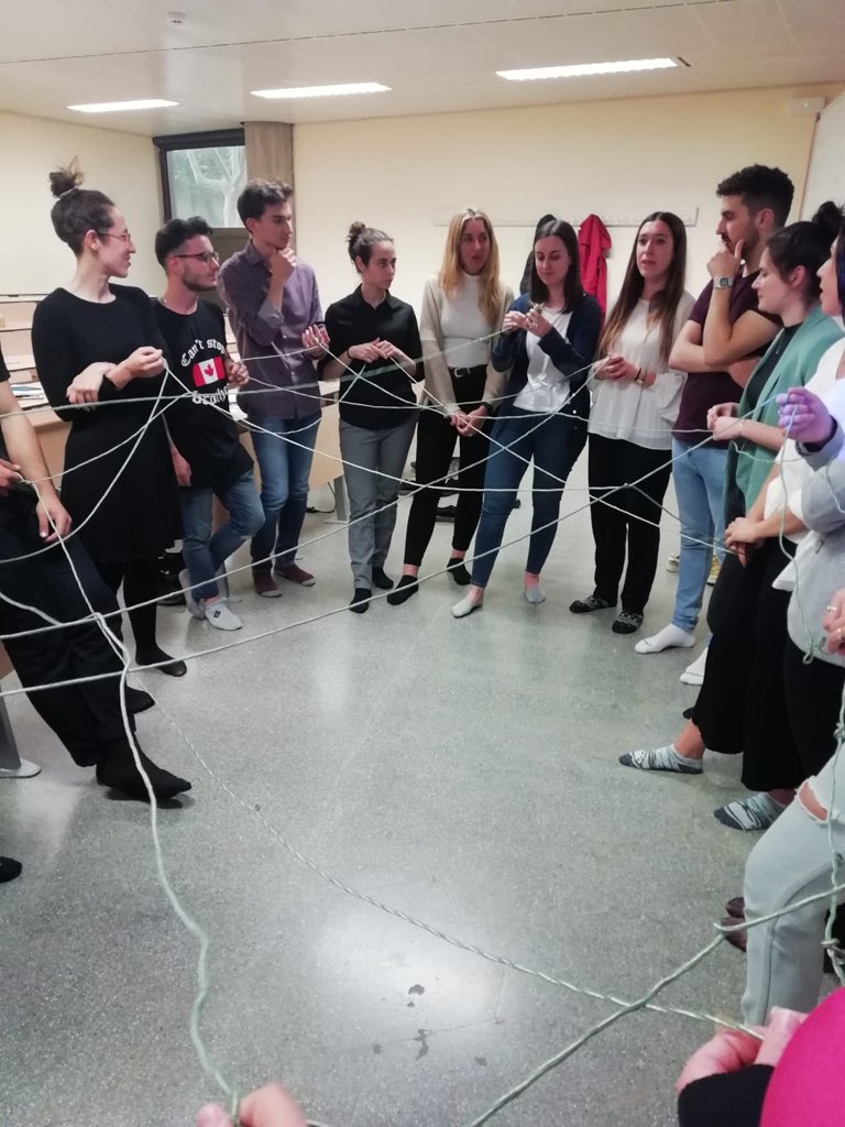 EstherCC's tweet photo. En la asignatura Marketing para Diseñar Eventos aprendemos cómo diseñar eventos. De la mano de Gloria Mora y Francesc Roca conectamos con los sentidos y la emoción a través del mindfulness. Gracias! @TurismoStIgnasi @GloriaMora11 #mindfulmanagement #htsiexperience #upgrademe https://t.co/Rb5UNzT92a