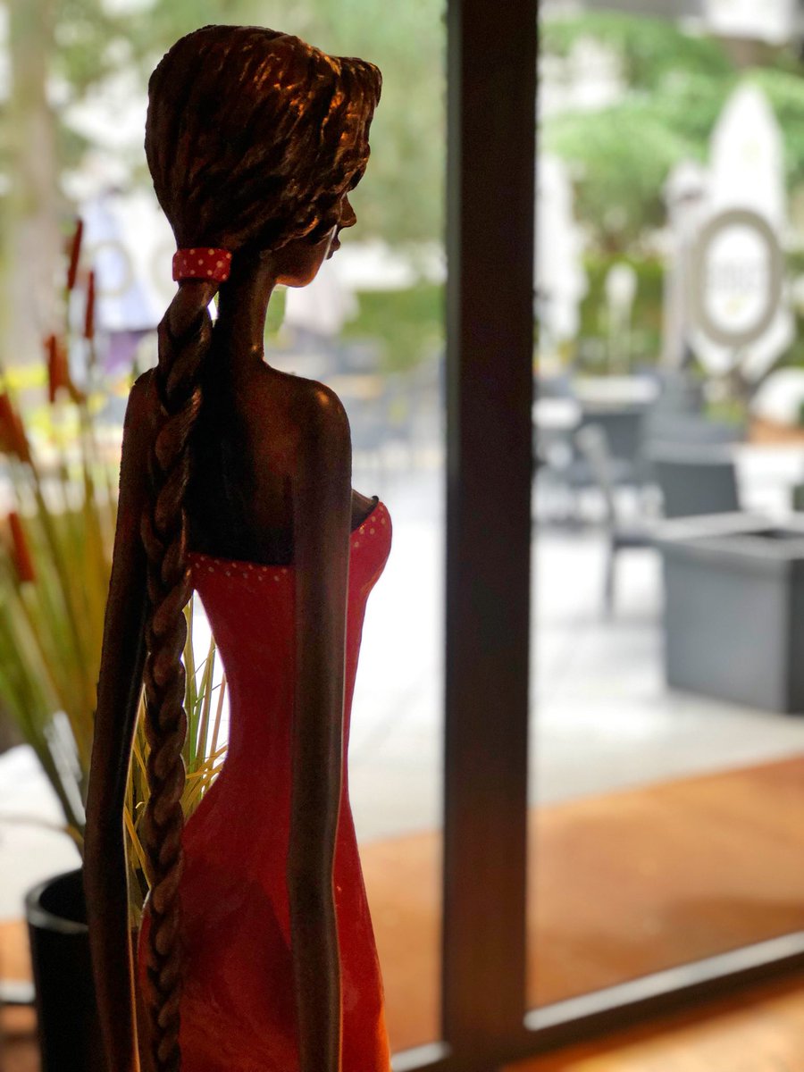 Toanerestaurant's tweet photo. Notre nouvelle œuvre-d’art faite de bronze réalisée par l'artiste belge de renommée internationale Lyvie De Sutter. Merci à la Galerie Nuances Et Lumière.
#Toane #restaurant #art #Lyon #lyonresto #gastronomie #grezieu #ToquesBlanchesLyonnaises #oeuvreDart #sculpture https://t.co/lhhvpnA2JE