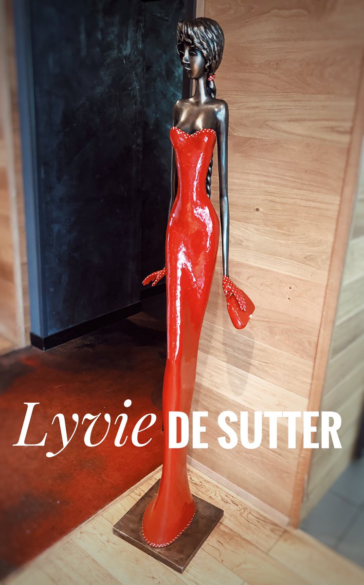 Notre nouvelle œuvre-d’art faite de bronze réalisée par l'artiste belge de renommée internationale Lyvie De Sutter. Merci à la Galerie Nuances Et Lumière. 
#Toane #restaurant #art #Lyon #lyonresto #gastronomie  #grezieu #ToquesBlanchesLyonnaises #oeuvreDart #sculpture