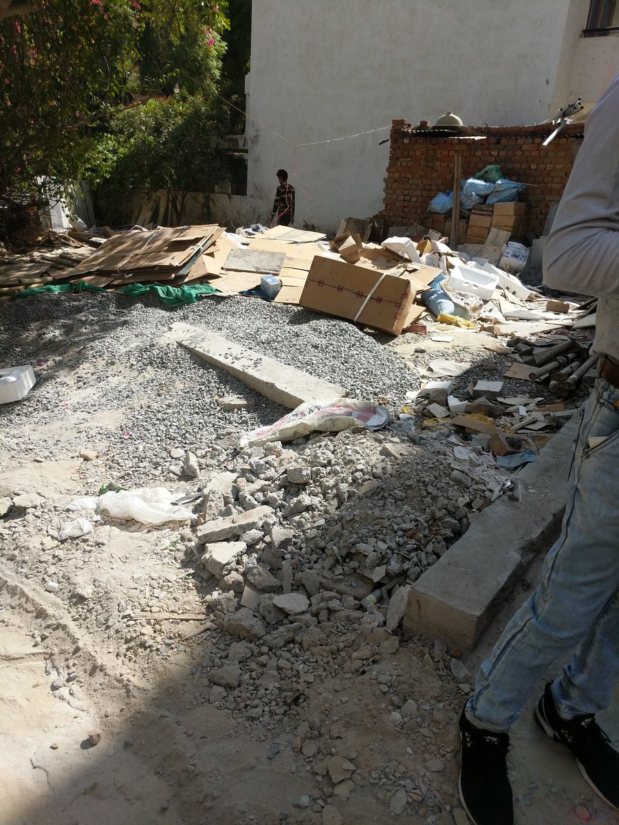 slrwa's tweet photo. Blatant violation by builders damaging roads , green zones and empty plots 
C869 , C773 , C770 sushant lok 1 and areas around vyapar kendra all empty plots require cleaning 

Complaints not logging on swatcchta app

@MunCorpGurugram @DC_Gurugram @yashpalmurar @CPCB_OFFICIAL https://t.co/T3li7m7HGw