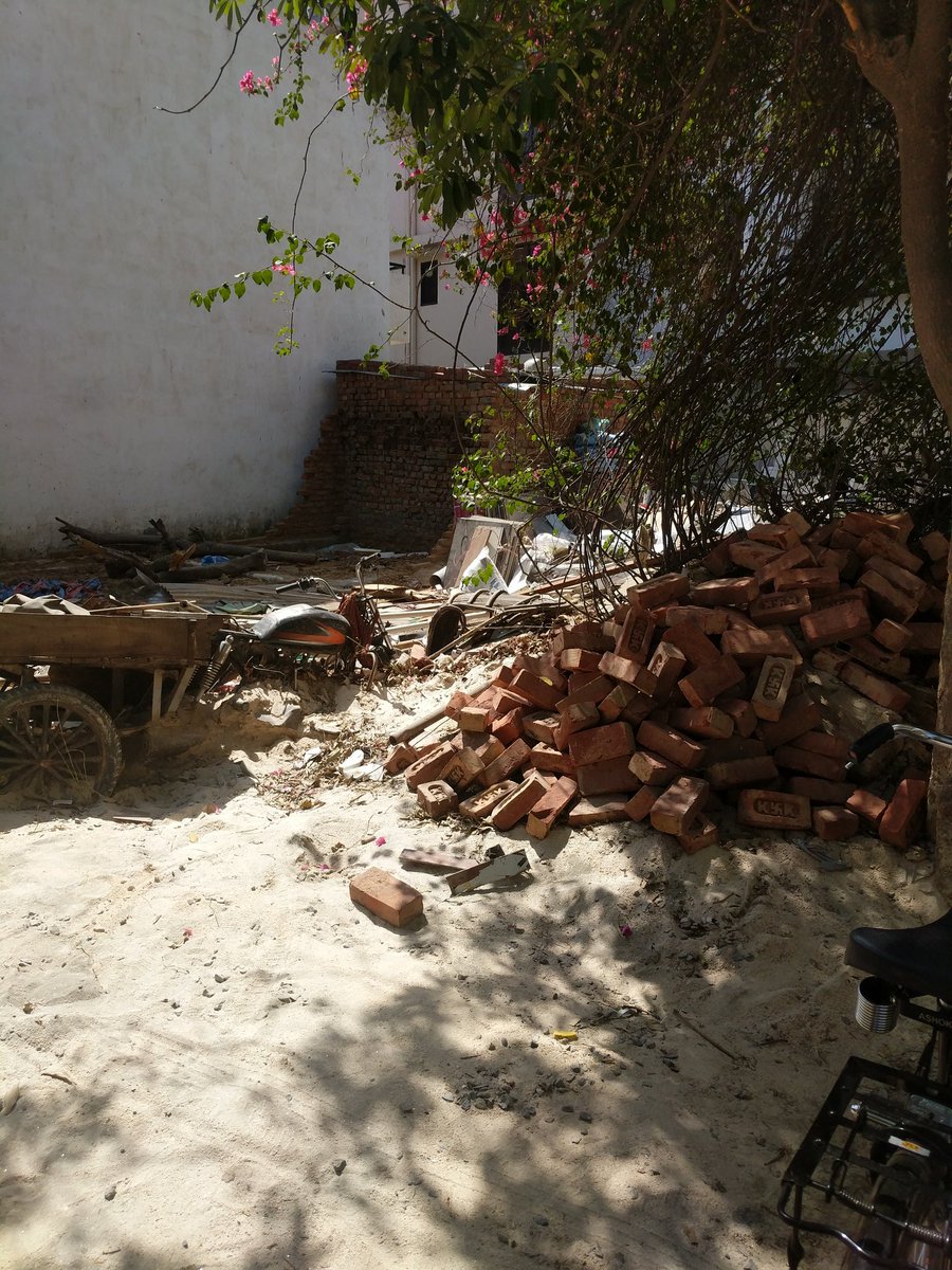 slrwa's tweet photo. Blatant violation by builders damaging roads , green zones and empty plots 
C869 , C773 , C770 sushant lok 1 and areas around vyapar kendra all empty plots require cleaning 

Complaints not logging on swatcchta app

@MunCorpGurugram @DC_Gurugram @yashpalmurar @CPCB_OFFICIAL https://t.co/T3li7m7HGw