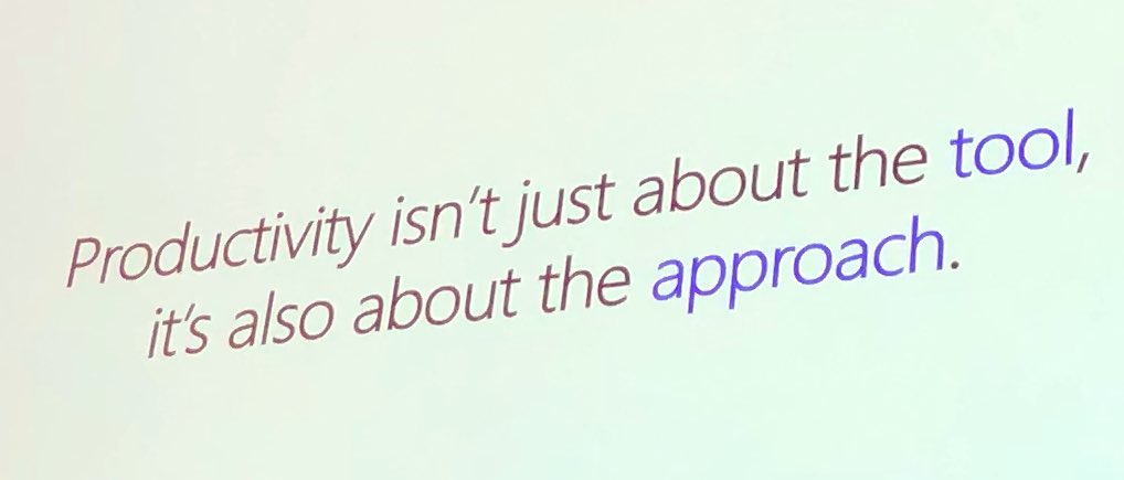 today at #CollabSummit is all about #MicrosoftTeams -keynote with <a href="/jacemoreno20/">Jace Moreno</a> - give people a reason