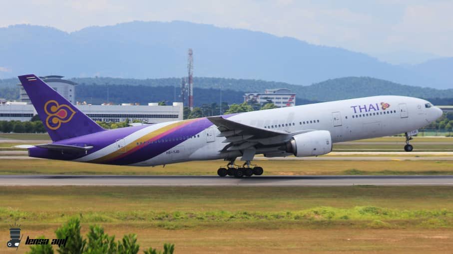 HarithPhoto's tweet photo. Thai Airways’s Boeing 777 

#gatorztheme #kliaaeropolis #kulaeropolis #avgeek #avgeekdaily #aviation #aviationdaily #aviator #picoftheday #potd #goodvibes #igdaily #plane #aircraft #planespotters #planespotter #spotter #hatersgonnahate #mesticabarlagi #positifselalu https://t.co/DwmLEK6Ji3