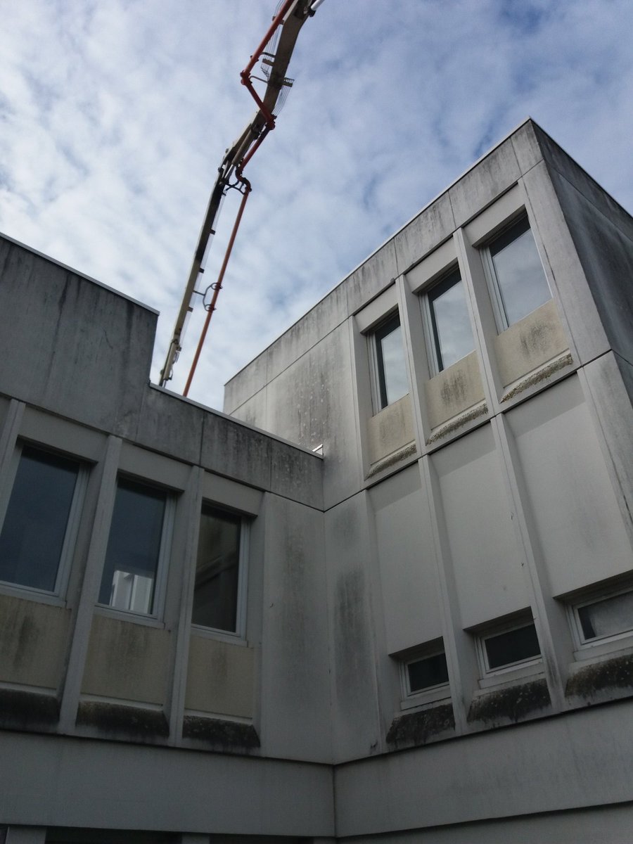 lboudaud_edycem's tweet photo. #beton . Coulage de prémurs avec pompe a béton 42ml. Hauteur des murs 12 mètres. Collaboration EDYCEM MORTAGNE et MIGOUT SARL. Bravo aux équipes. https://t.co/JxpBur0PTz