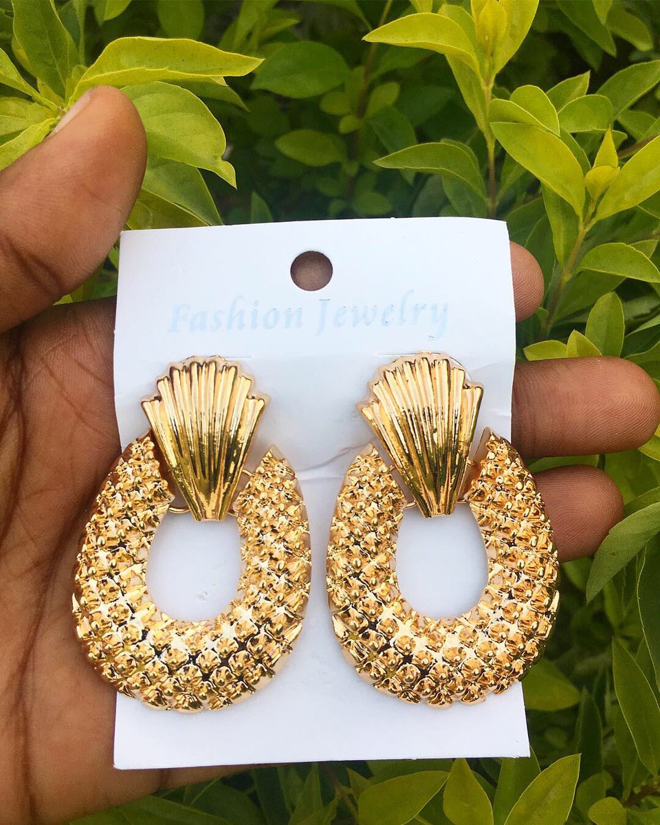 Which would you rock for your next weekend outfit??? 1 or 2??? Price: 2300Colour: Gold Delivery within Lagos is 700Send a Dm to order, pls Rt when you see this in your TL