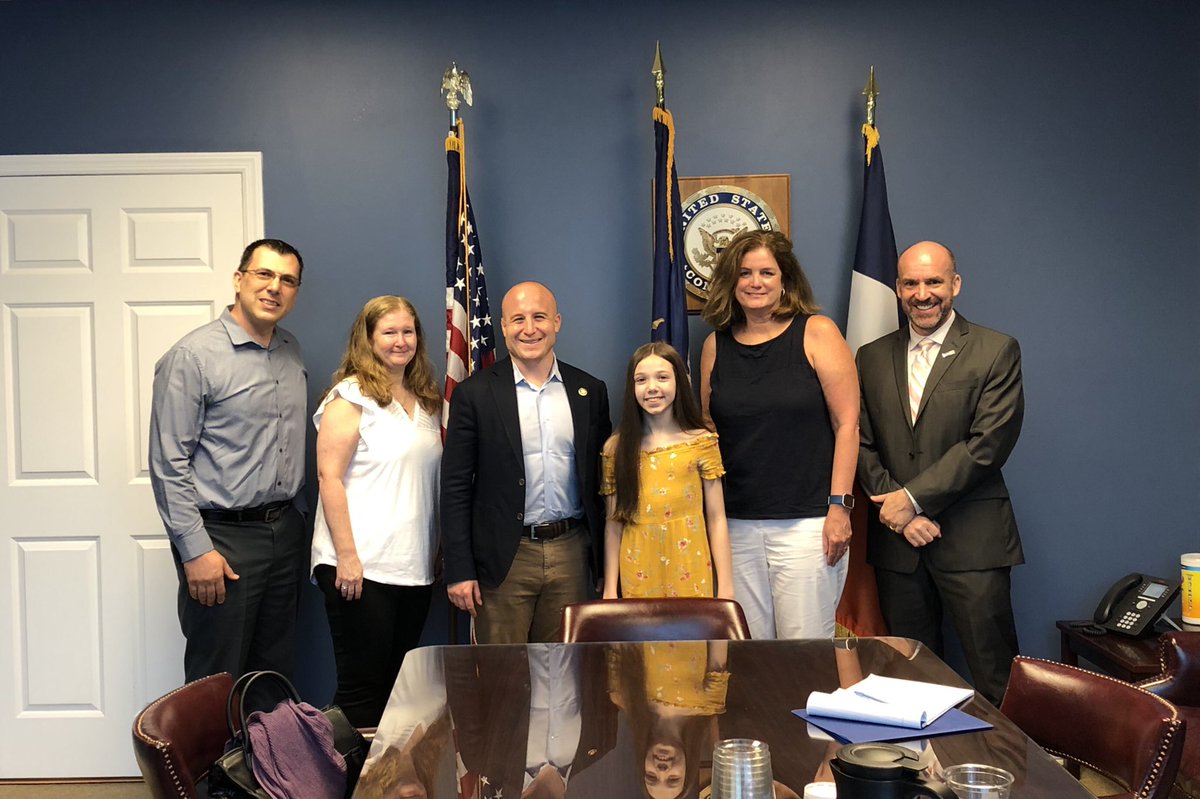 SMinorNYC's tweet photo. Thank you @RepMaxRose for taking time to meet with some of your JDRF families. The #Type1Diabetes community appreciates your support! @JDRFAdvocacy #JDRFNewMember https://t.co/v7V5rAt17F