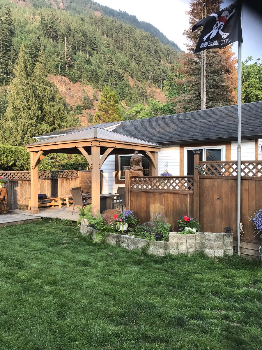 toddjrichard's tweet photo. Project #Yardistry Gazebo complete! Perfect summer spot to “hang & chill” while we sip & swill” 😋😆
#LiveYourLife https://t.co/HZbPzcdvSw