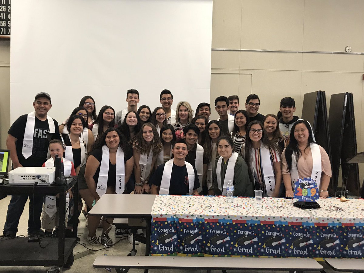 BearsAVID's tweet photo. Congratulations to all of our AVID seniors!!🎓🎉 #ClassOf2019 https://t.co/pzVof4hKyQ