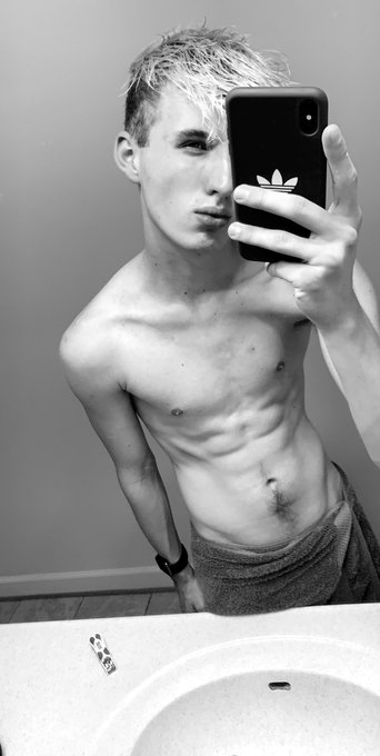 If you don&rsquo;t have me on snapchat already you probably should add me👻: jakesmach1 https://t.co/ZCpsj3<a href="/tag/capitalpride"class="tags"><span>#capitalpride</span></a><a href="/tag/pride2018"class="tags"><span>#pride2018</span></a>