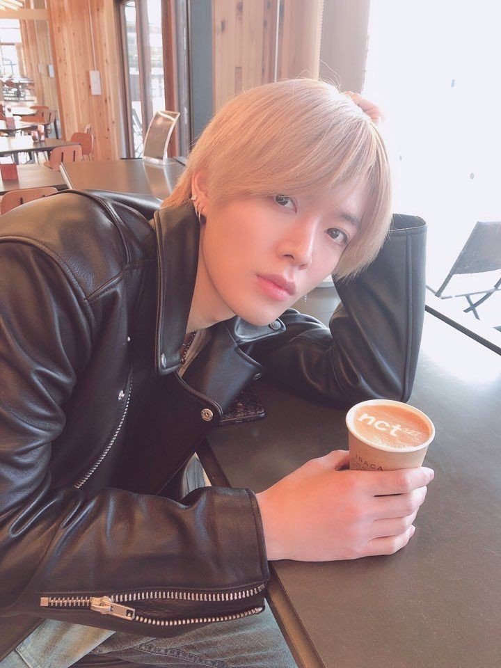 exsibloryutax's tweet photo. ลาเต้อาร์ตสวยแต่เมนูน้อยครับร้านนี้ ไม่มีกาแฟร้อนปั่น https://t.co/nfe5xdSHzt