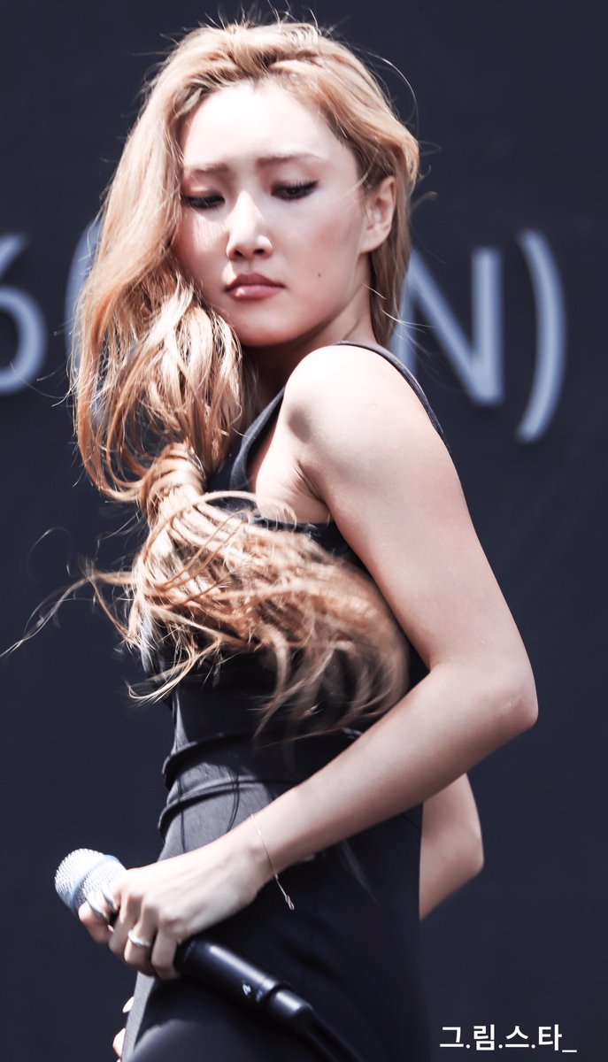 jaehymns's tweet photo. she looks pretty for herself. https://t.co/Dzi4djiY0J