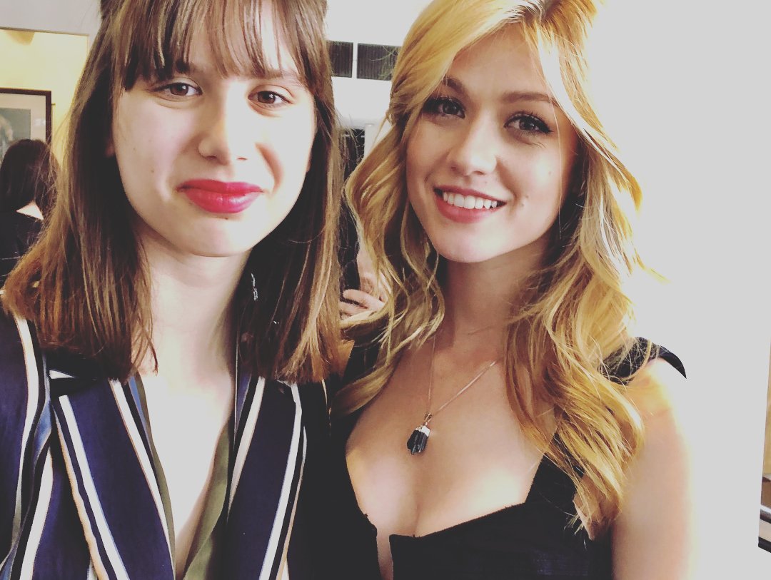 mcnamarabrasil's tweet image. .@Kat_McNamara na mesa de leitura do roteiro de #TwoWolves, junto com o @willtudor1

📷 ig trishaward7270