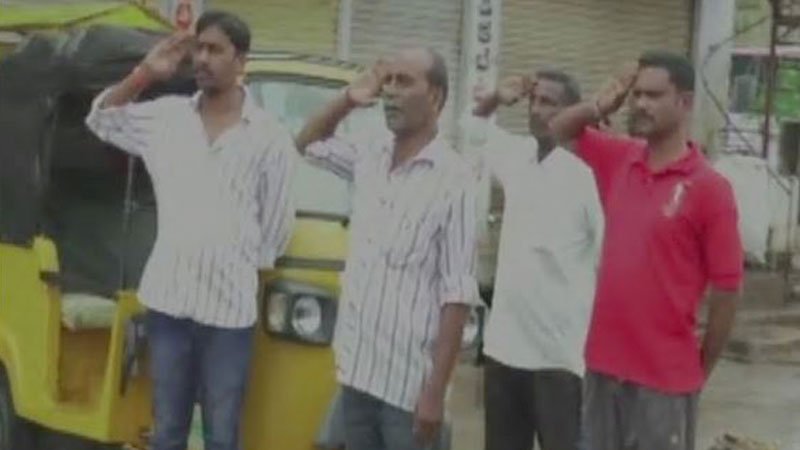 firstnews_tv's tweet photo. ಇಡೀ ಊರಿಗೆ ಊರೇ ಪ್ರತಿನಿತ್ಯ ರಾಷ್ಟ್ರಗೀತೆ ಹಾಡುತ್ತೆ..! https://t.co/4LizCeIEKw #Firstnews #FirstnewsKannada https://t.co/CXFw2Kg9xd