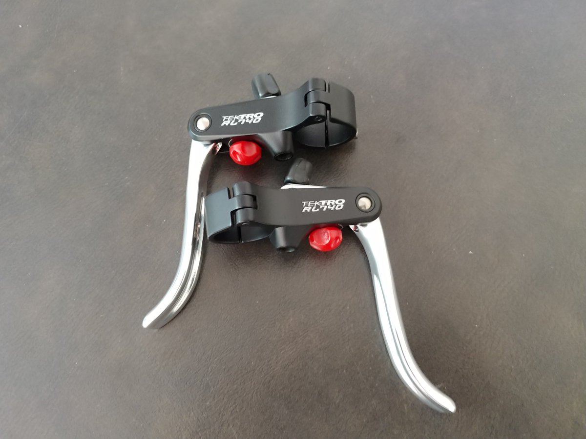 As Sin5 ビアンキpisaのブルホーン化を計画中 手元に何故か 現在廃番のテクトロrl740があるという幸運 ４ ５年前に買ったまま放置してたわ これでｖブレーキは交換不要