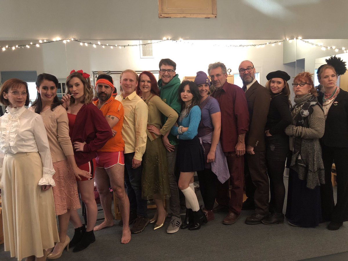 PattyPeacock3's tweet photo. Class of 2020 and our mentors...
#VoteForMurder #hff19 #theater https://t.co/GpVCrppPpl