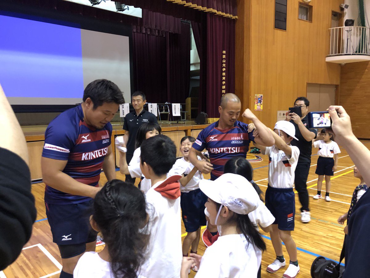 近鉄ライナーズファンクラブ 公式 No Twitter 本日 和歌山大学教育学部附属小学校で 和歌山県協会主催の6月22日のtlc開幕戦のprとして選手が訪問 ラグビー体験を行っています 近鉄ライナーズ Weareliners