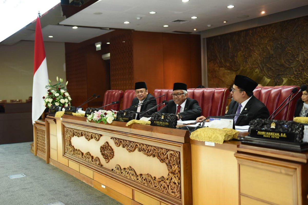 Wakil Ketua DPR RI Dr. Agus Hermanto memimpin Rapat Paripurna DPR RI Ke-18 Masa Persidangan V Tahun Sidang 2018 – 2019, Selasa, 28 Mei 2019. #ParipurnaDPR