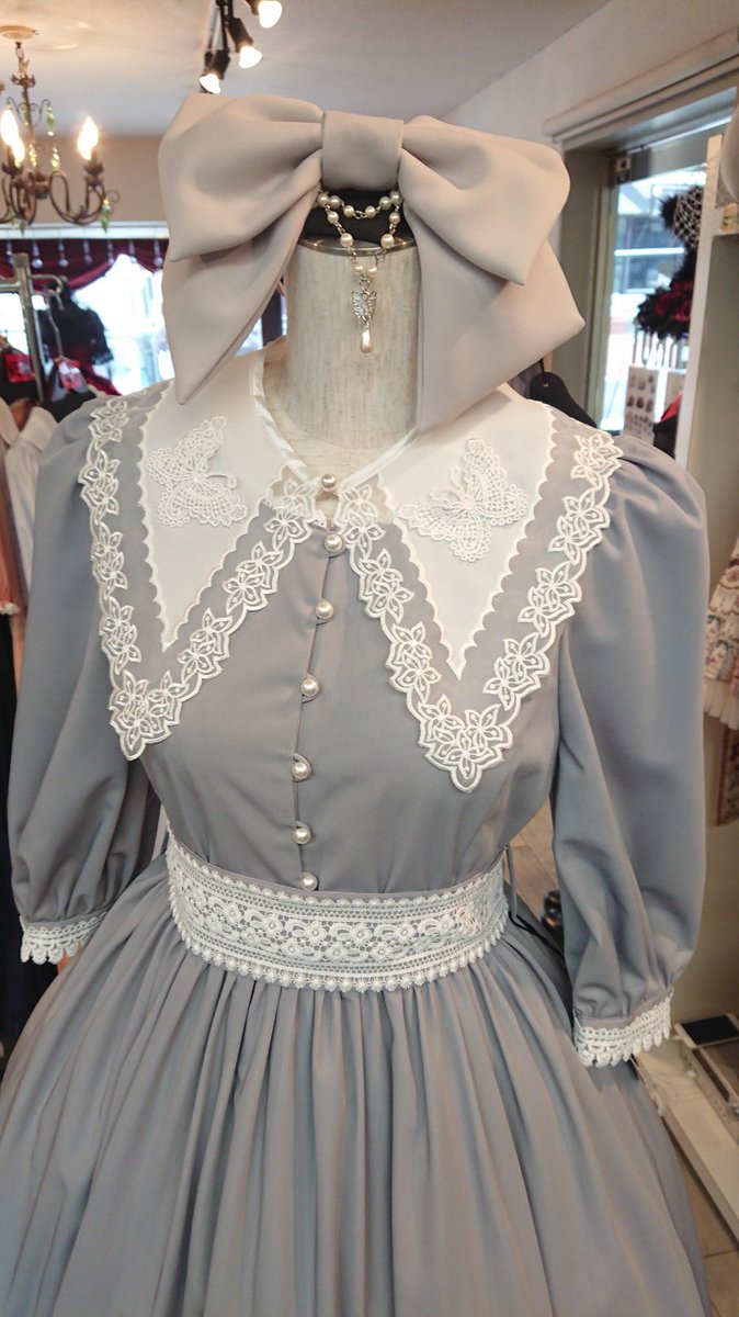 Atelier Pierrot アトリエピエロ大阪店ブログ 本日はsheglitの人気の新作 Lupinus クラシカルワンピースを取り入れたおすすめコーディネートをご紹介します 完売カラーのグレーも再入荷しています ゴスロリ ロリィタ 詳細はこちら