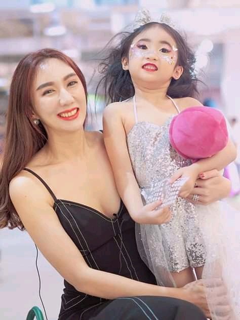 RockerGirl214's tweet photo. เบ๊นซ์ พริกไทย https://t.co/jWZaZ4k9KO