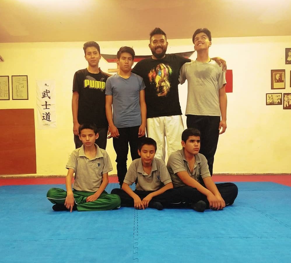 KoseiMata's tweet photo. Orgulloso de cada uno de ellos, porque han demostrado mucho interés y disciplina cada uno de los entrenamientos. Son unos verdaderos verracos, verracos, verracos!!!! Ciegos y débiles visuales en acción 👊🏾🥋🧔🏾#Ipacidevi  #Karate #karateolimpico #Tokyo2020 #IpacideviKarateTeam https://t.co/aI0csGWrSd