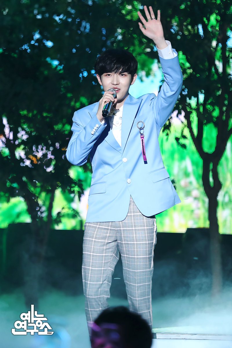 MBC_entertain's tweet photo. 카알~ Knife로 케이크 퍼먹으면서 안녕하세요 들어요🎶
째니 현장포토 보면 달달해서 인슐린 올라감!🍭💜
📷 ☞ https://t.co/N81Z5Tfp9q
190525 #쇼음악중심 #음중 #김재환 #KIMJAEHWAN #안녕하세요 #BeginAgain @KJH_officialtwt https://t.co/mpWdGNYGEX