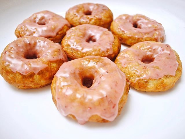Strawberry Glazed Potato (from <a href="/urbanrootsatx/">Urban Roots</a>) Spelt Doughnuts 🍓🍩🤤 bit.ly/2WdrE2s