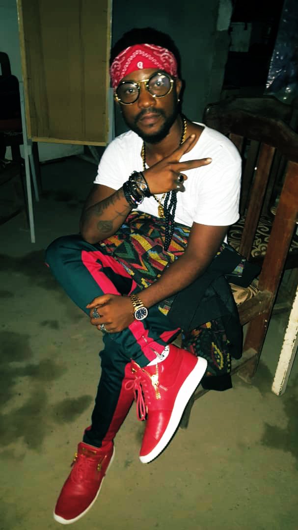flyhabitfanpage's tweet photo. Accept greetings from the Flyest #237rapper in the game “FlyHabit”
#237community #flyhabit #mullah237 #fansofflyhabit #SecondChance https://t.co/Q2ccr9fYL1