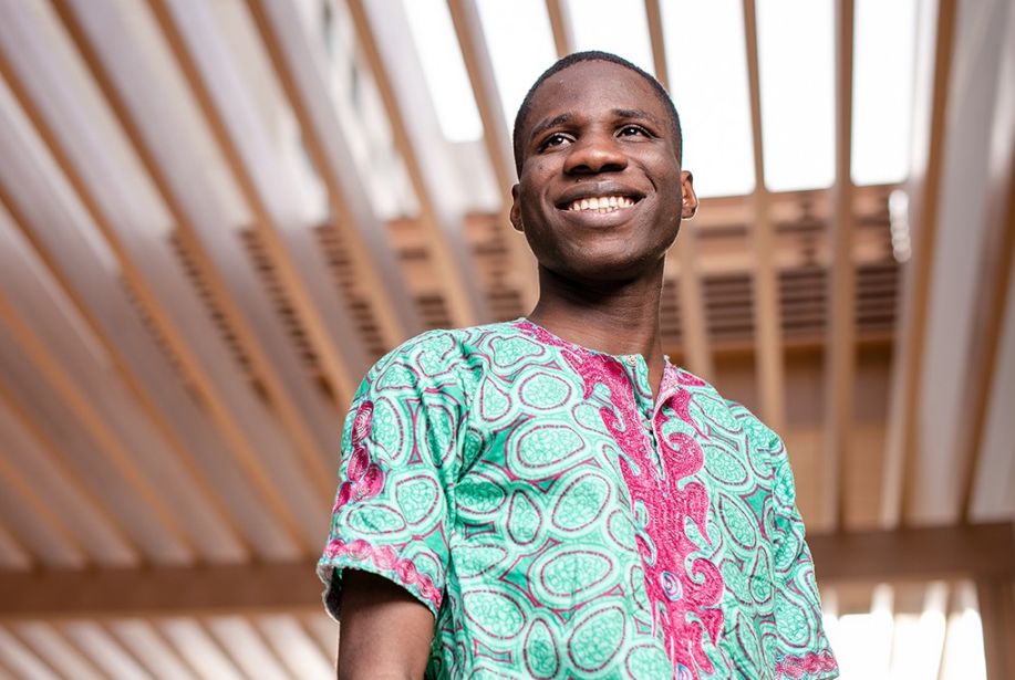DiasporaQ's tweet photo. 18 year old Daniel Obaji, is the New York University, Abu Dhabi's youngest ever graduate.
Daniel will enroll for his PhD in biology in New York this September, focusing on computational biology, which is a combination of computer studies and biology. #dq #diasporadelite #diaspora https://t.co/DDKoVckIF7