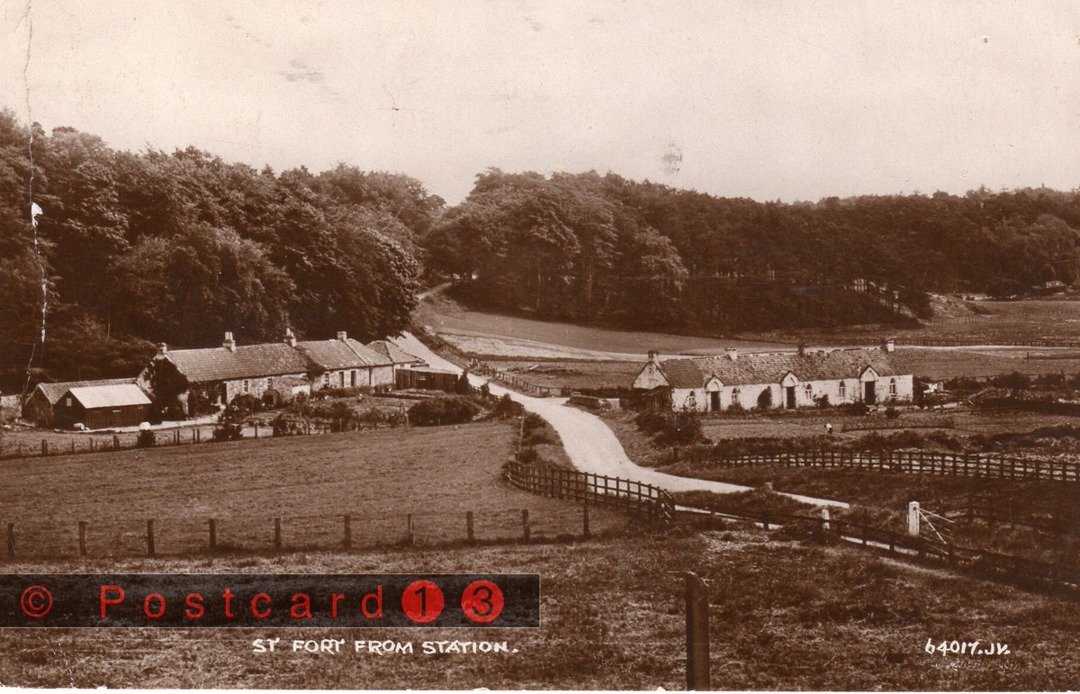 postcard13's tweet photo. St.Fort, cottages at the wee hamlet from the railway station
#Fife
#Wormit
#NewportOnTay
#StFort
#postcard
#oldpostcard https://t.co/ti6miOfqX4