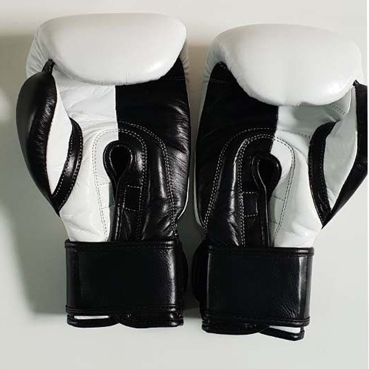 AASIENTERPRISES's tweet photo. white and black boxing gloves https://t.co/oPO5sTDbx3