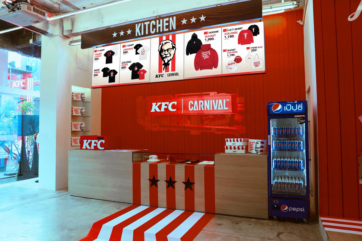 JOMMJOM's tweet photo. คอลเลคชั่นที่ KFC x CARNIVAL คือยอมใจมาก ล่าสุดเปลี่ยนหน้าตาร้านกลายเป็นร้าน KFC แล้ว แงน่ารัก https://t.co/nATbsuLPsT