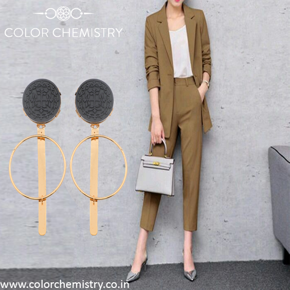 ChemistryColor's tweet image. Hypnotizing &amp;amp; graceful are two words that describe these conceptual beauties. Onyx and delicate metal forming circles with that drop of glowing bar would look dreamy when your sheer and shimmer outfit shall finally meet Constantina.
#officialcolorchemistry