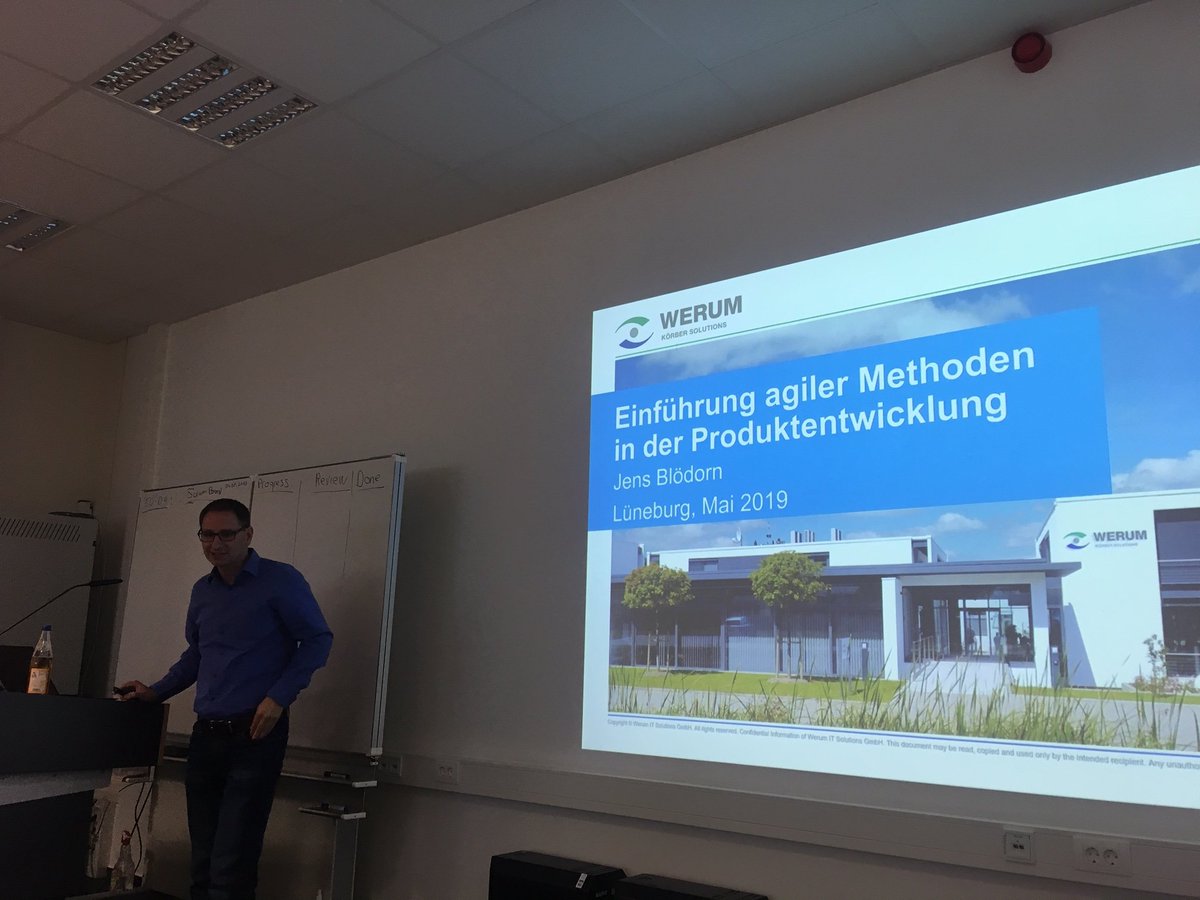 csti_hamburg's tweet image. Spannender Vortrag aus dem Dschungel der #DigitalenTransformation: Jens Blödorn über #agilesoftwareentwicklung, #selbstorganisation und permanente #Organisationsentwicklung. @hawhh  @HAW_Hamburg
 @inf_haw_hh