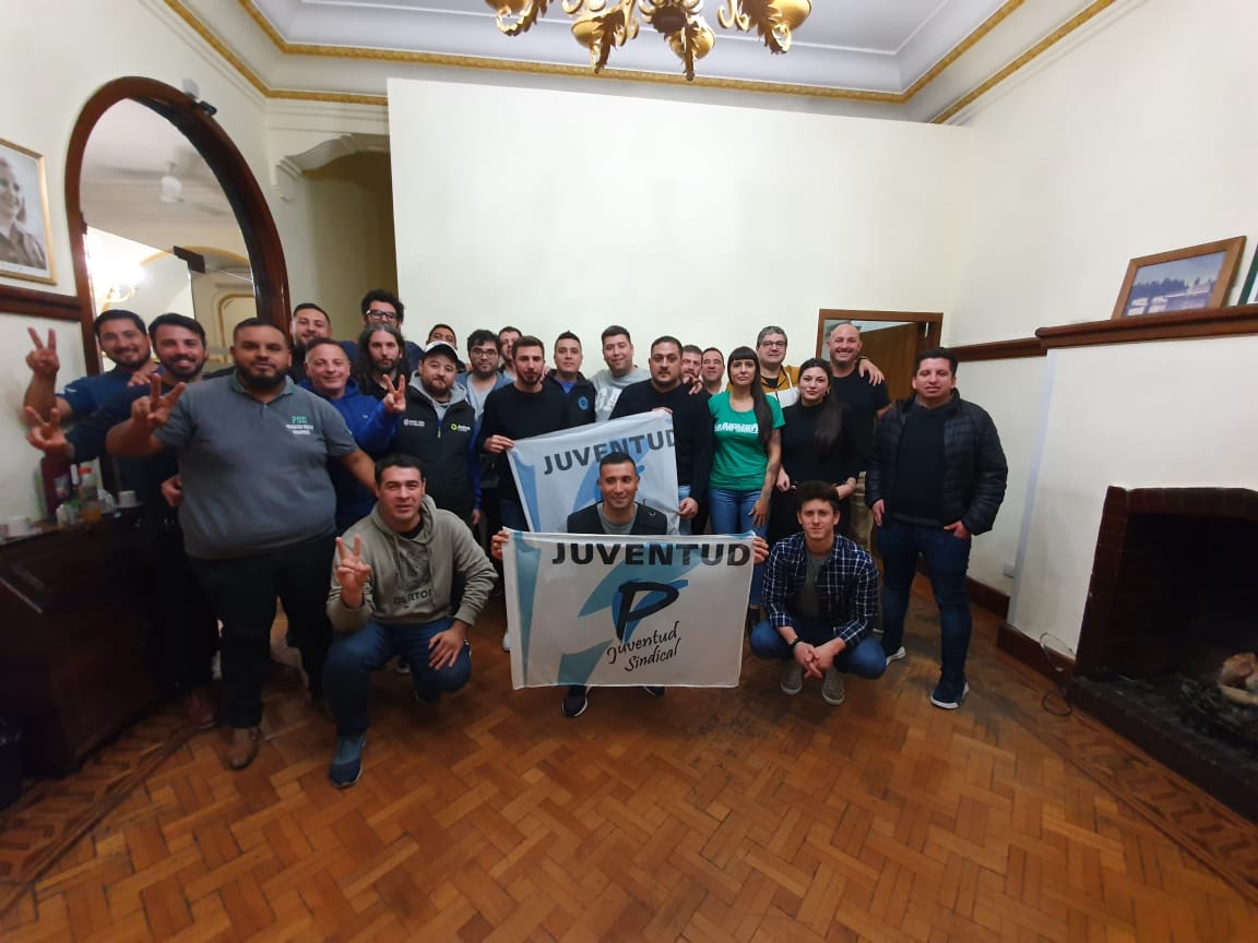 Desde la <a href="/JuvSindicalNac/">Juventud Sindical</a> nos reunimos con la Juventud de la Corriente Federal, con quienes pensamos construir una agenda programática a futuro y traer al espacio las discusiones que corresponde que demos en estos estos tiempos tan difíciles que atravesamos los laburantes
